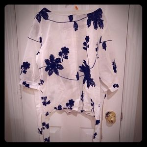 Scoop Neck Blouse with Flower Stitching
